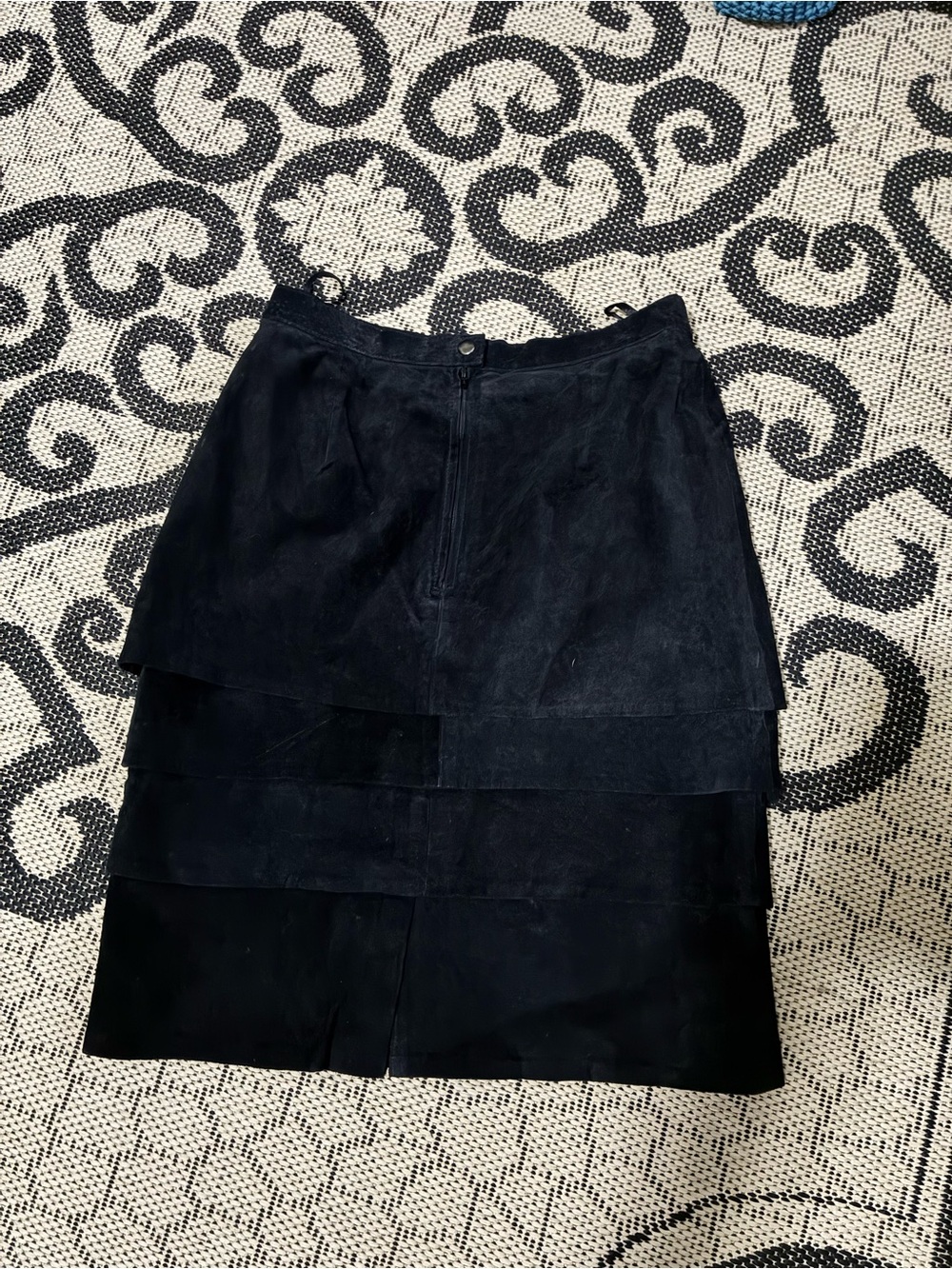 Vintage bagatelle Black Tiered Suede Midi Skirt with Front Zip